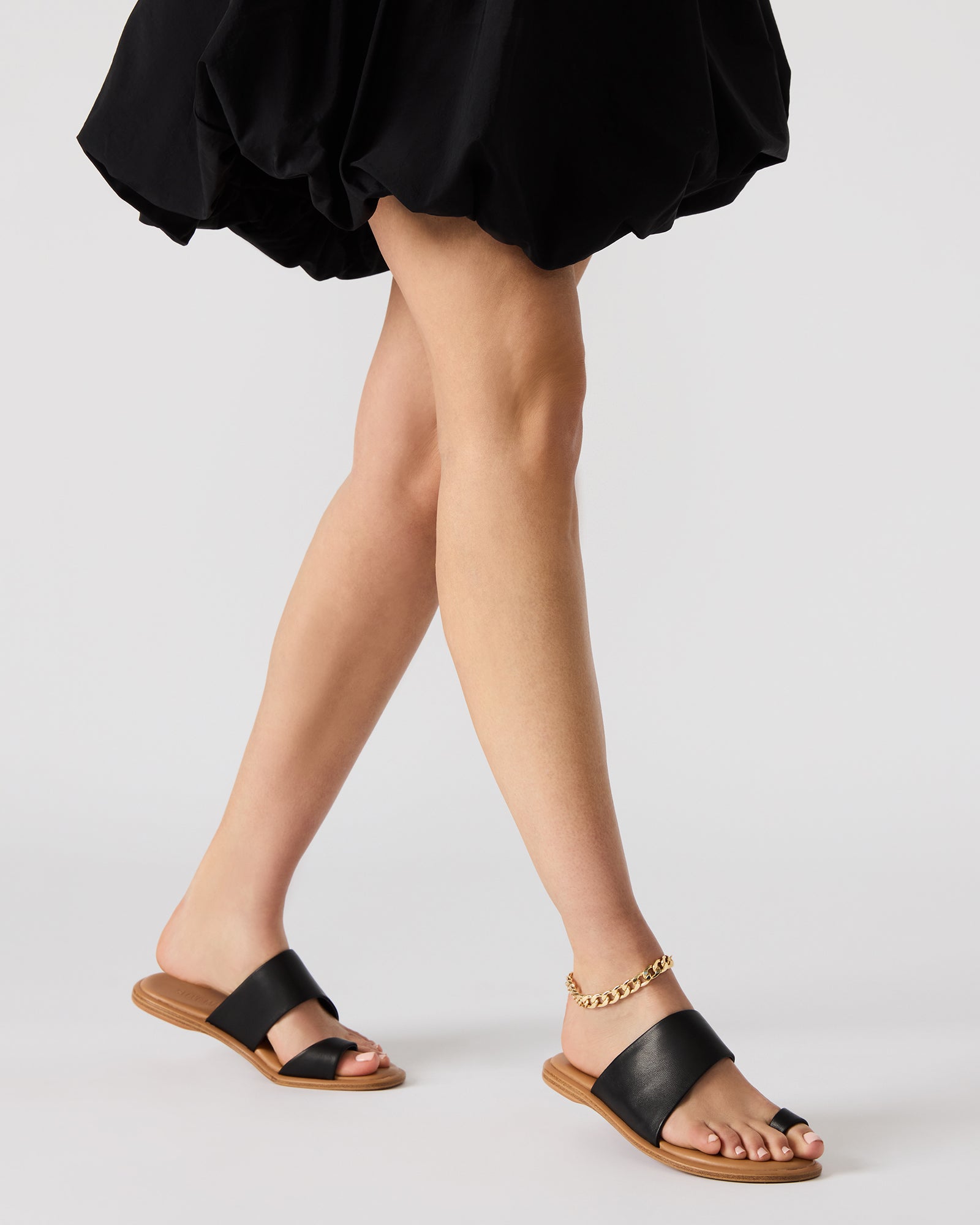 ZANI BLACK LEATHER.The most comfortable and chic sandals for every day 